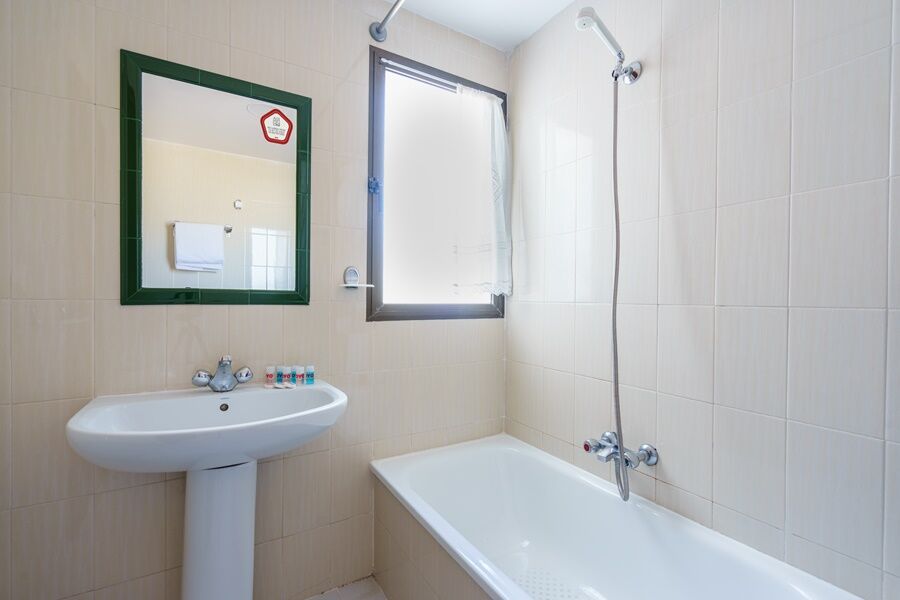 Oyo Hotel Costa Andaluza Motril Exterior photo